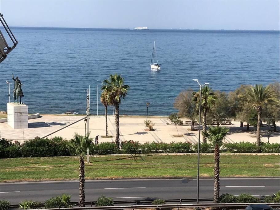 Finer Things Flisvos Beach Condo In Palaio Faliro Athen Exterior foto