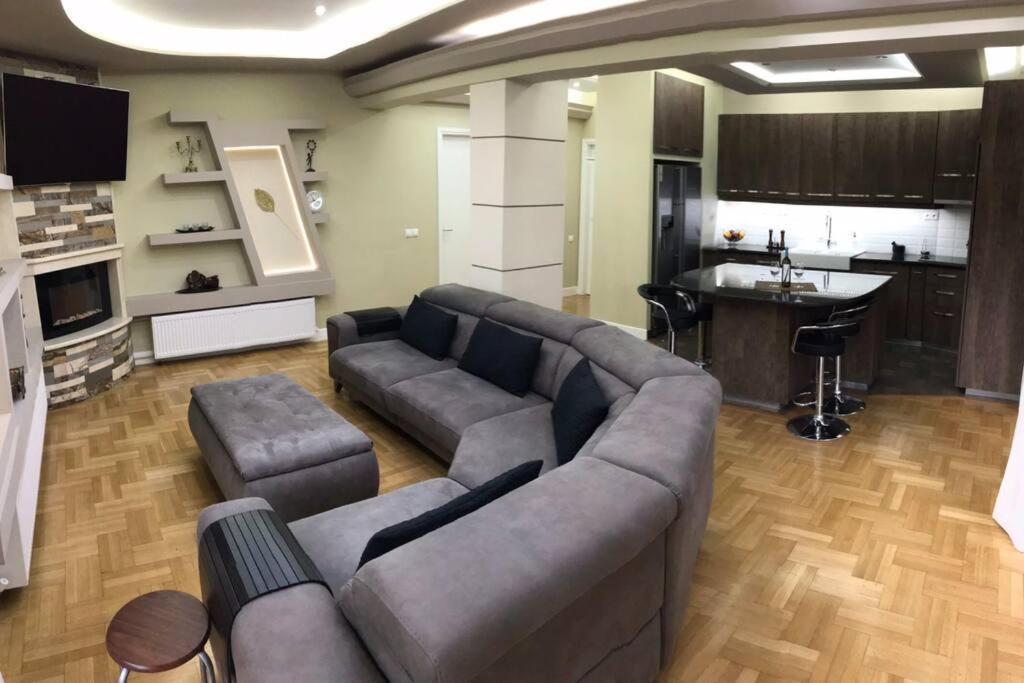 Finer Things Flisvos Beach Condo In Palaio Faliro Athen Exterior foto