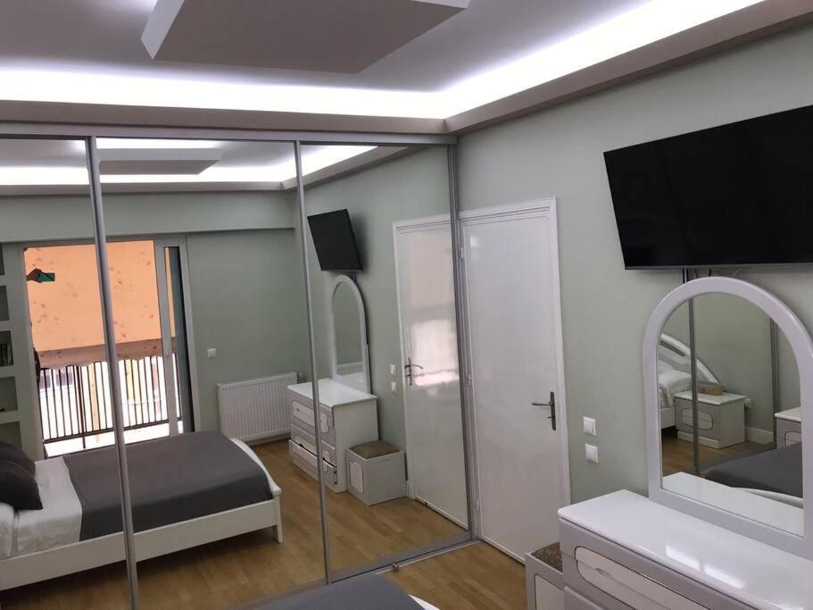 Finer Things Flisvos Beach Condo In Palaio Faliro Athen Exterior foto