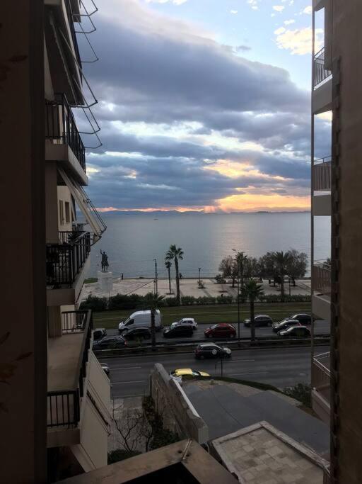 Finer Things Flisvos Beach Condo In Palaio Faliro Athen Exterior foto