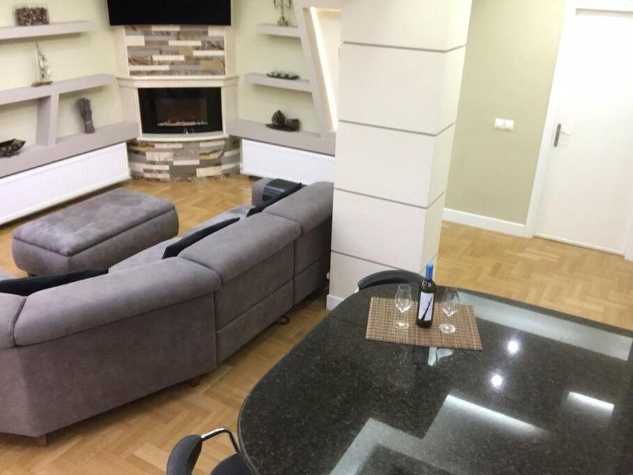Finer Things Flisvos Beach Condo In Palaio Faliro Athen Exterior foto