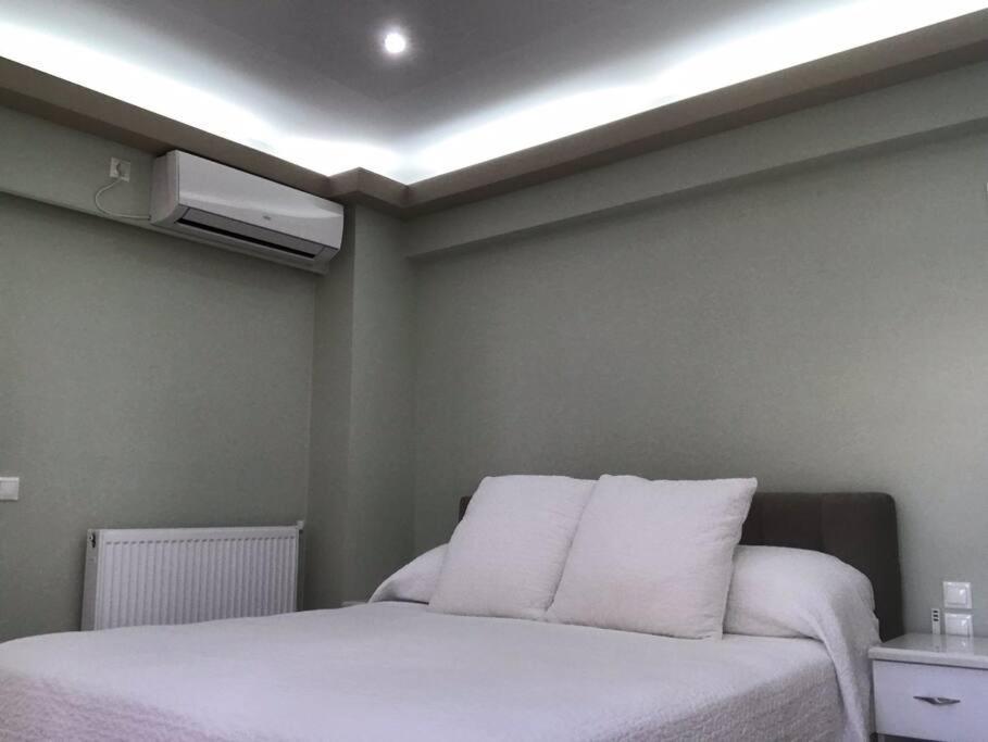 Finer Things Flisvos Beach Condo In Palaio Faliro Athen Exterior foto