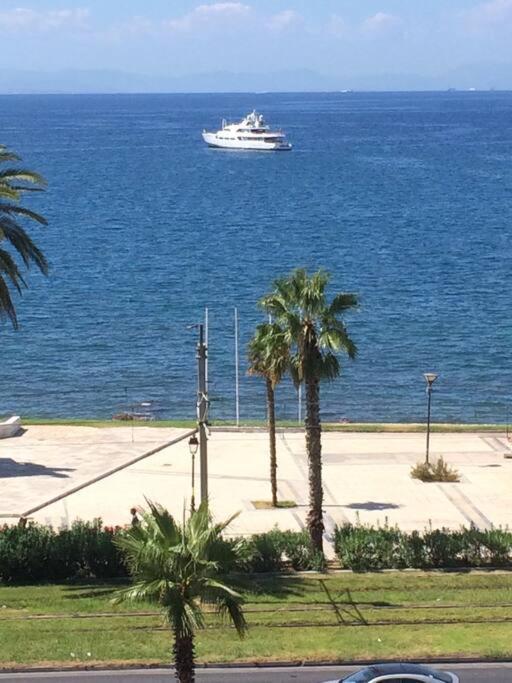 Finer Things Flisvos Beach Condo In Palaio Faliro Athen Exterior foto